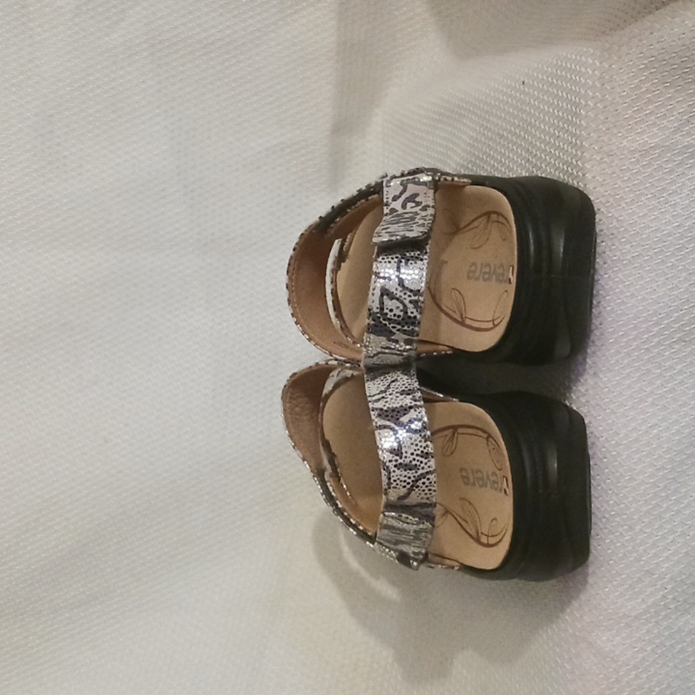 New!! Revere Como silver safari sandals - Picture 5 of 11